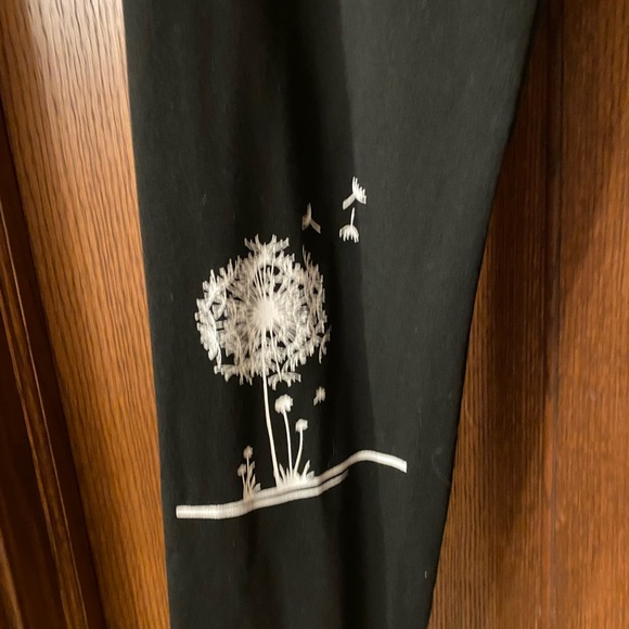 Black Leggings w Picture of Dandelion NWOT - Picture 5 of 6